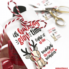 Christmas nail polish printable gift tag. This free instant download is perfect for teen girls! #christmas #christmasprintable #christmasgift #christmasgifttag #gifttag